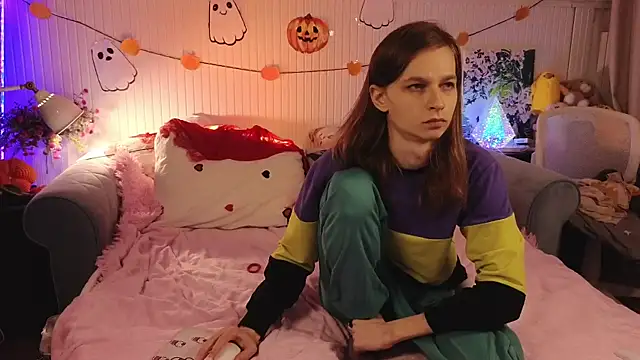 Frank Fraer online show from 10-22-25, 04:07