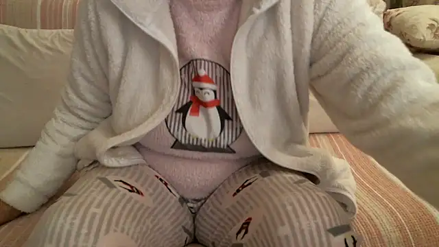 Snapshot of mysteriouscouple001 chatting on 12-30-24, 03:14 mysteriouscouple001 online show from 12-30-24, 03:14