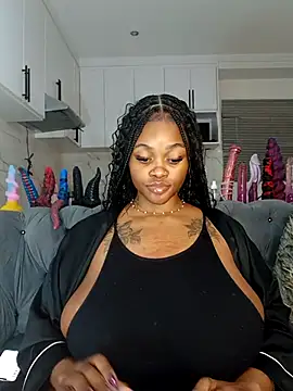 Snapshot of Yung-Missy chatting on 06-03-26, 02:47 Yung-Missy online show from 06-03-26, 02:47