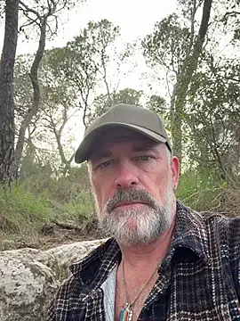 Snapshot of DaddybearVLC chatting on 02-25-25, 03:49 DaddybearVLC online show from 02-25-25, 03:49