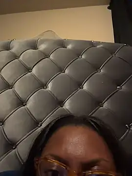 Snapshot of TrueeFantasee chatting on 10-26-25, 04:07 TrueeFantasee online show from 10-26-25, 04:07