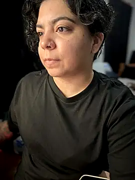 kimmiakiss22 online show from 11-18-25, 06:34