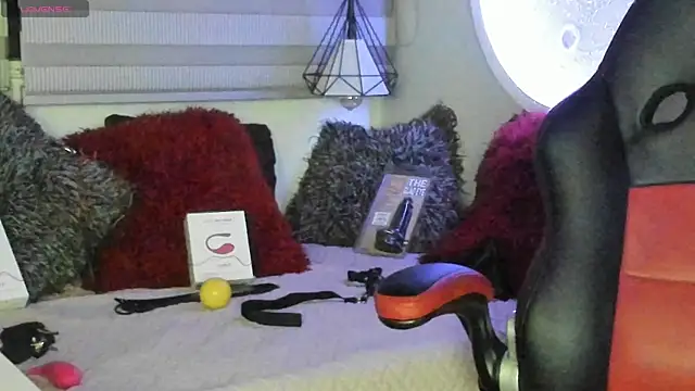 natasha logan  online show from 05-10-26, 04:06