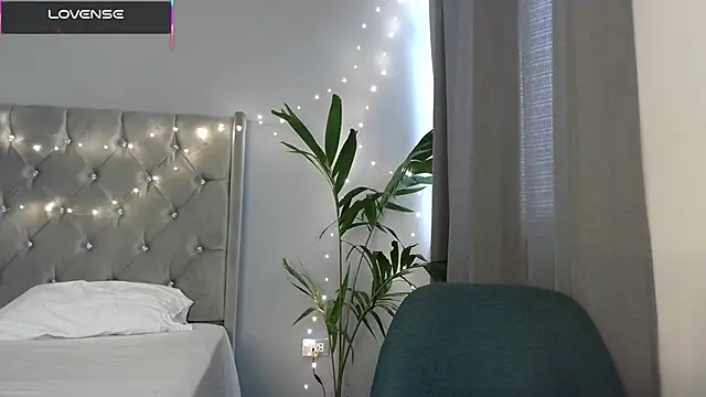 mini kunis online show from 11-04-25, 08:52