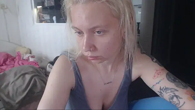 amanda kiss kiss online show from 10-15-25, 10:26