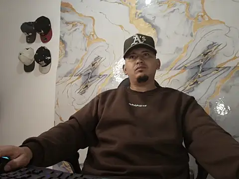 Snapshot of myke_andrade chatting on 02-14-26, 09:17 myke andrade online show from 02-14-26, 09:17