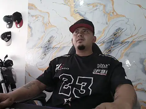 Snapshot of myke_andrade chatting on 02-18-26, 09:11 myke andrade online show from 02-18-26, 09:11