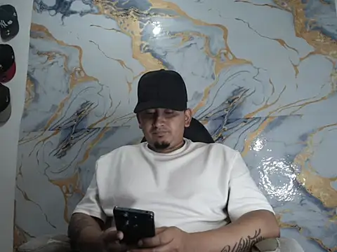 Snapshot of myke_andrade chatting on 03-19-26, 12:03 myke andrade online show from 03-19-26, 12:03