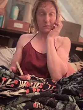 GoldenFlameGoddess online show from 05-05-26, 01:19