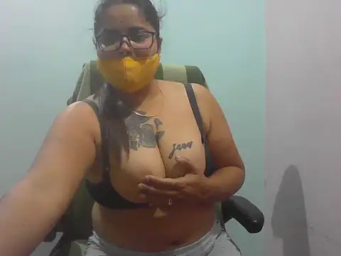 Snapshot of gyanvi1 chatting on 02-11-25, 01:41 gyanvi1 online show from 02-11-25, 01:41