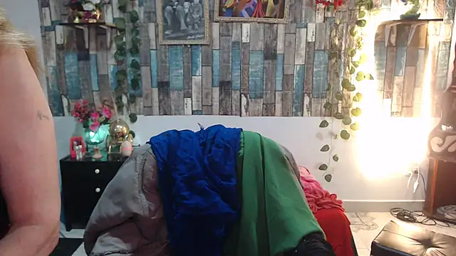 Snapshot of KarimaSarabe chatting on 09-27-25, 08:03 KarimaSarabe online show from 09-27-25, 08:03