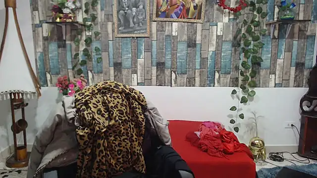 Snapshot of KarimaSarabe chatting on 10-06-25, 09:01 KarimaSarabe online show from 10-06-25, 09:01