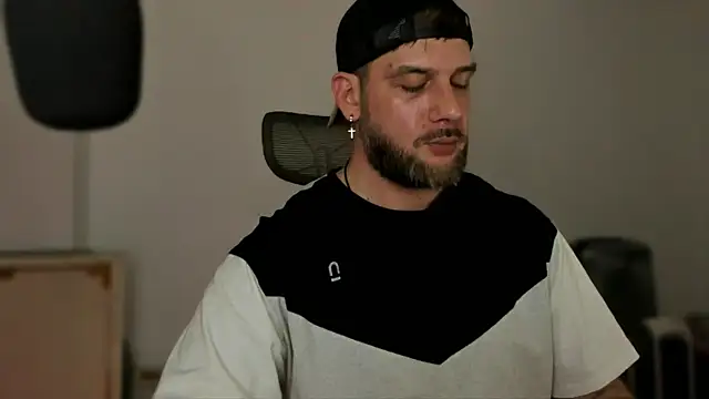 LexXHardy online show from 01-21-25, 06:02