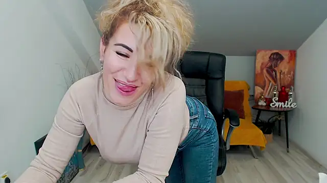 Cassandra Hotty online show from 01-10-25, 03:58