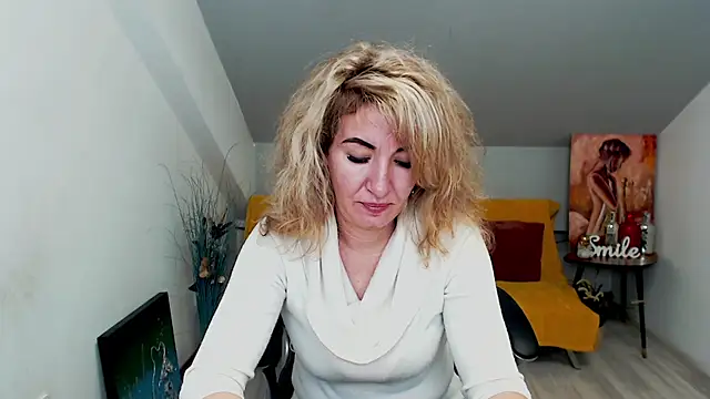 Cassandra Hotty online show from 01-27-25, 03:15