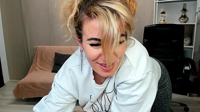 Cassandra Hotty online show from 02-20-25, 11:09