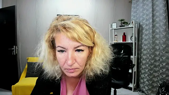 Cassandra Hotty online show from 06-16-26, 02:58