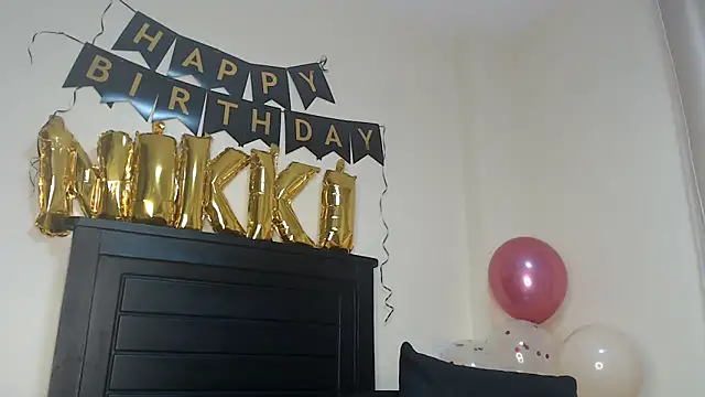 Snapshot of NIKKIE_LOVE chatting on 01-20-25, 04:10 NIKKIE LOVE online show from 01-20-25, 04:10