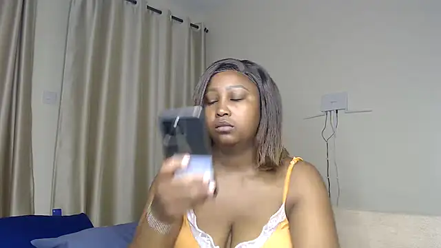 NIKKIE LOVE online show from 10-15-25, 01:17