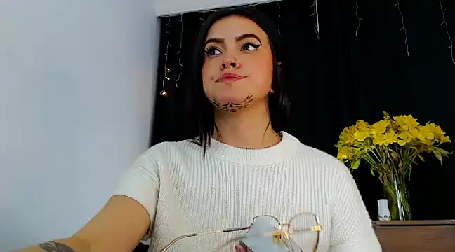 Snapshot of Isa_Maiden1 chatting on 01-15-25, 04:25 Isa Maiden1 online show from 01-15-25, 04:25