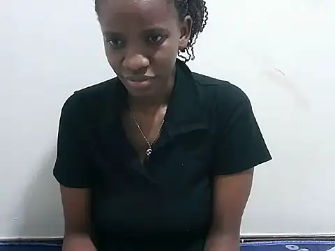 Snapshot of prettybeee chatting on 11-06-25, 01:06 prettybeee online show from 11-06-25, 01:06