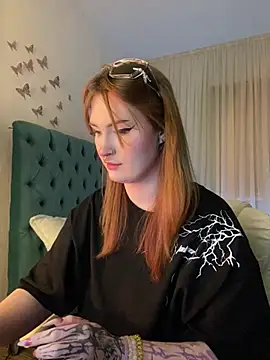 Snapshot of _Chlo__e chatting on 02-15-25, 09:59 Chlo e online show from 02-15-25, 09:59