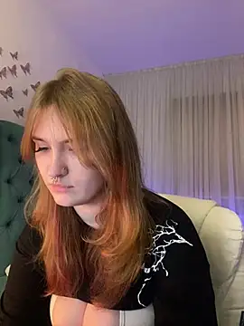 Snapshot of _Chlo__e chatting on 03-10-25, 02:39 Chlo e online show from 03-10-25, 02:39