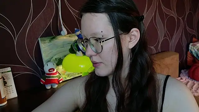 Snapshot of MiriamOr chatting on 06-27-26, 08:30 MiriamOr online show from 06-27-26, 08:30