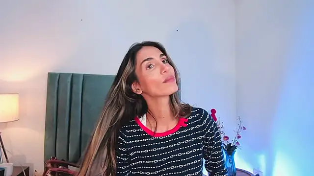 Snapshot of Nina_Cavaali chatting on 12-30-24, 06:05 Nina Cavaali online show from 12-30-24, 06:05