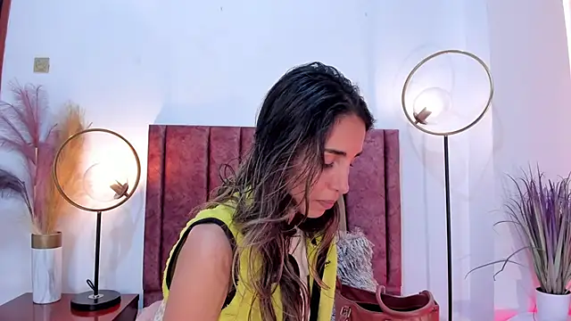 Snapshot of Nina_Cavaali chatting on 01-11-25, 06:33 Nina Cavaali online show from 01-11-25, 06:33