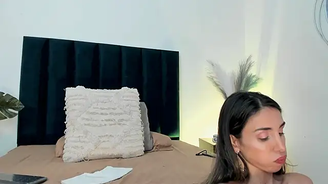 Snapshot of Nina_Cavaali chatting on 01-28-25, 09:08 Nina Cavaali online show from 01-28-25, 09:08