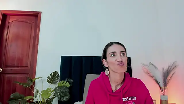 Snapshot of Nina_Cavaali chatting on 03-07-25, 06:11 Nina Cavaali online show from 03-07-25, 06:11