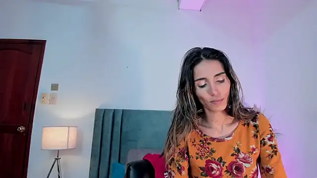 Snapshot of Nina_Cavaali chatting on 03-17-25, 06:11 Nina Cavaali online show from 03-17-25, 06:11