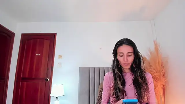 Snapshot of Nina_Cavaali chatting on 03-18-25, 06:04 Nina Cavaali online show from 03-18-25, 06:04
