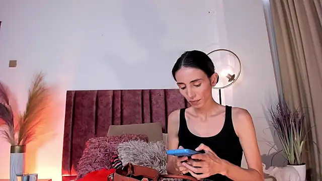 Snapshot of Nina_Cavaali chatting on 03-21-25, 06:18 Nina Cavaali online show from 03-21-25, 06:18
