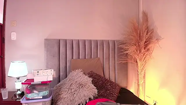 Snapshot of Nina_Cavaali chatting on 09-19-25, 06:19 Nina Cavaali online show from 09-19-25, 06:19