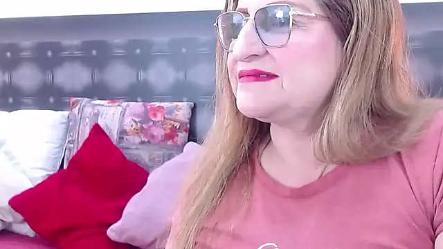 Snapshot of sandra_20 chatting on 11-02-25, 10:17 sandra 20 online show from 11-02-25, 10:17