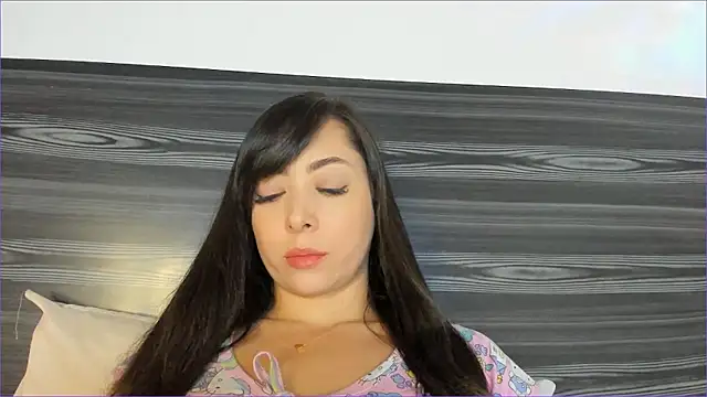 Mila  Paramo online show from 01-14-26, 12:05