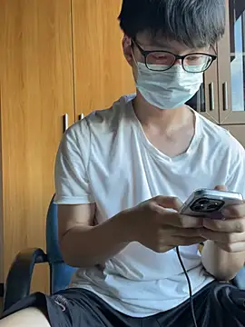 Snapshot of h4779150 chatting on 05-23-26, 09:13 h4779150 online show from 05-23-26, 09:13