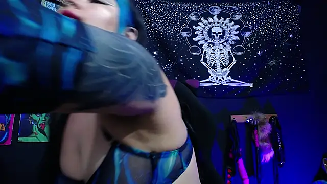 Snapshot of Yourmadame_P chatting on 12-16-24, 11:50 Yourmadame P online show from 12-16-24, 11:50