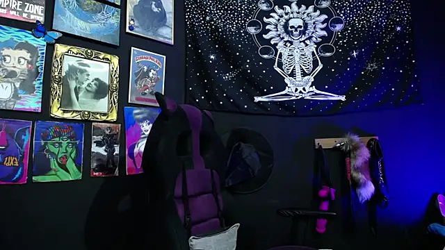 Snapshot of Yourmadame_P chatting on 12-22-24, 12:28 Yourmadame P online show from 12-22-24, 12:28