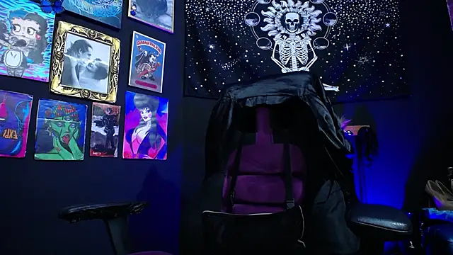 Snapshot of Yourmadame_P chatting on 12-27-24, 12:39 Yourmadame P online show from 12-27-24, 12:39