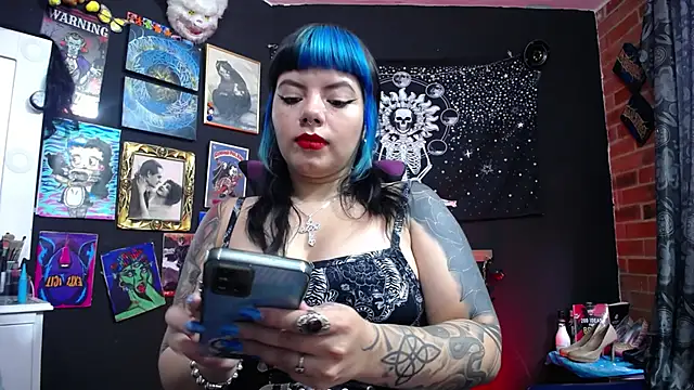 Snapshot of Yourmadame_P chatting on 02-03-25, 03:27 Yourmadame P online show from 02-03-25, 03:27