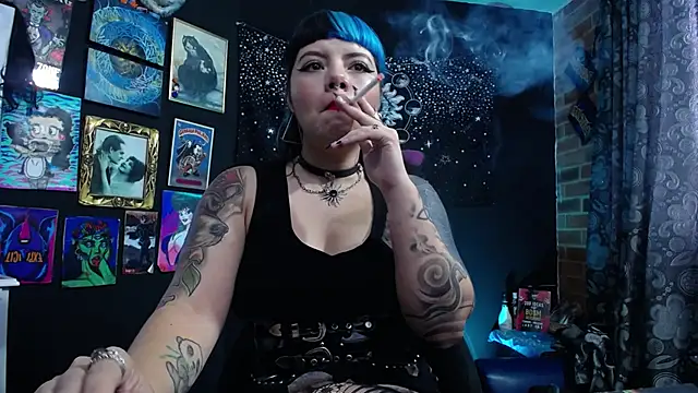 Snapshot of Yourmadame_P chatting on 02-07-25, 05:07 Yourmadame P online show from 02-07-25, 05:07