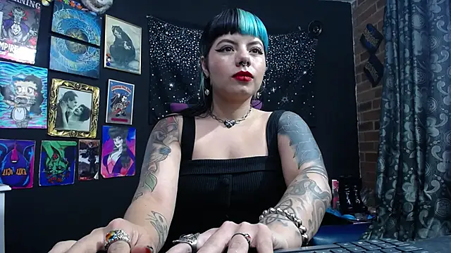 Snapshot of Yourmadame_P chatting on 03-04-25, 08:16 Yourmadame P online show from 03-04-25, 08:16