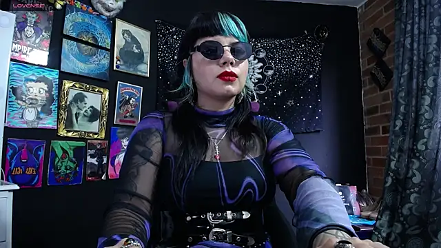 Snapshot of Yourmadame_P chatting on 03-18-25, 07:42 Yourmadame P online show from 03-18-25, 07:42