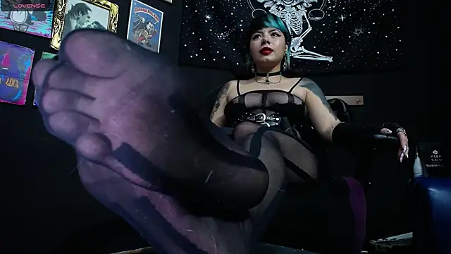 Snapshot of Yourmadame_P chatting on 03-20-25, 11:34 Yourmadame P online show from 03-20-25, 11:34