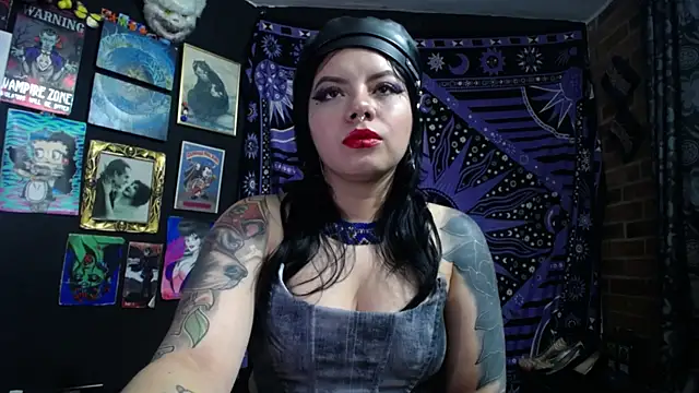 Snapshot of Yourmadame_P chatting on 09-19-25, 12:34 Yourmadame P online show from 09-19-25, 12:34