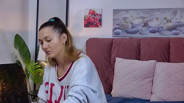 NicolLopeze online show from 12-20-24, 10:27