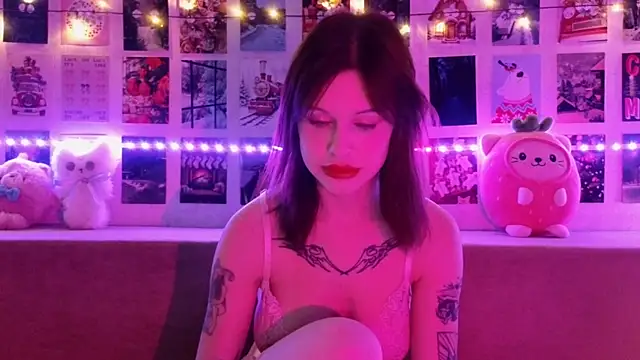 LisaDenvinn online show from 12-18-24, 03:47
